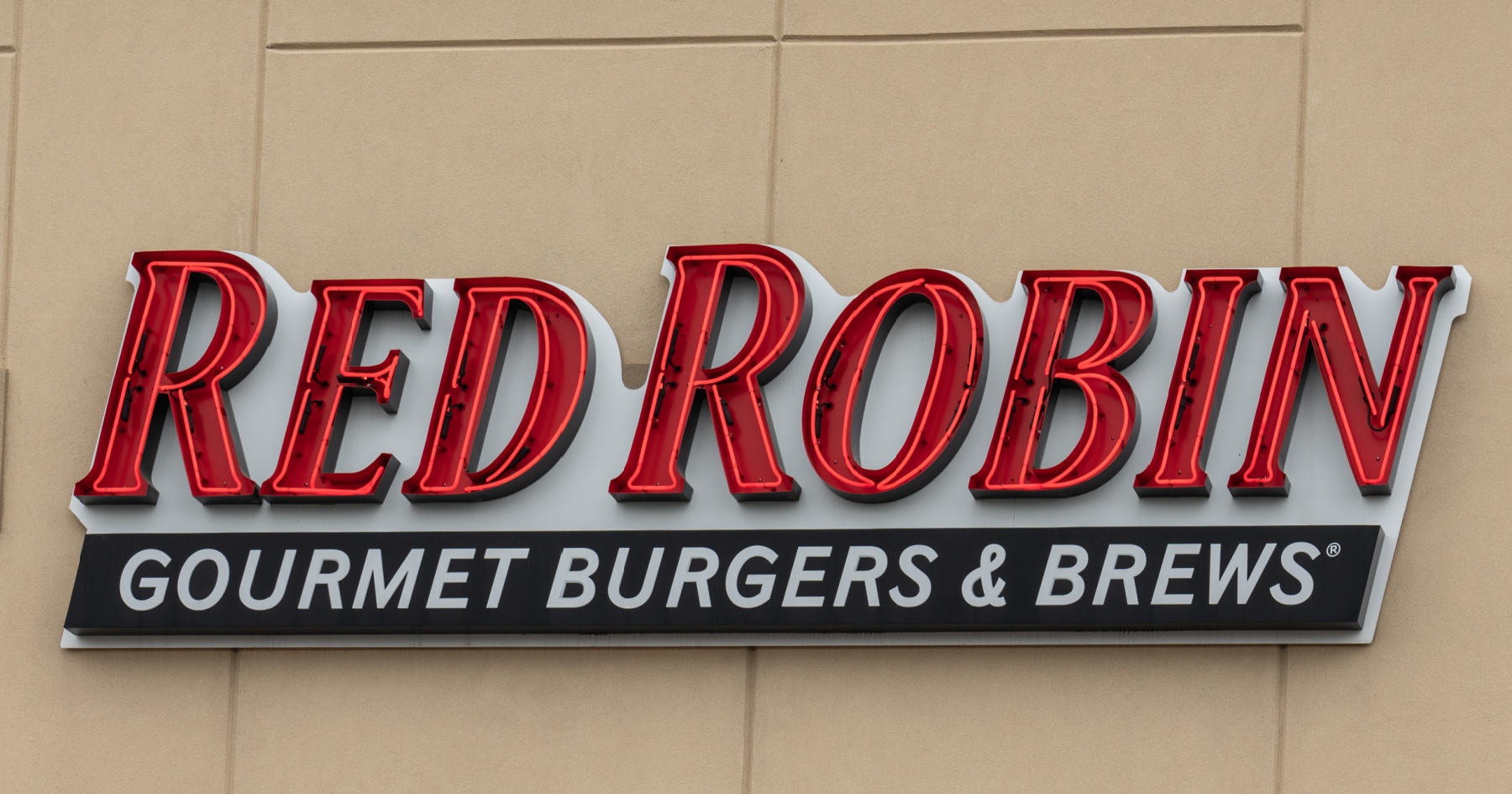 A big Red Robin franchisee doubles down on the brand