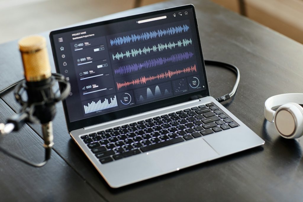 How the Right Soundtrack Can Elevate Your Brand as Much as Your Food | Modern Restaurant Management