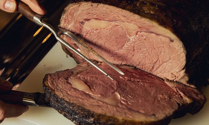 Arrowhead Grill in Glendale Celebrates the Season with Its Holiday Prime Rib Trolley Experience in December