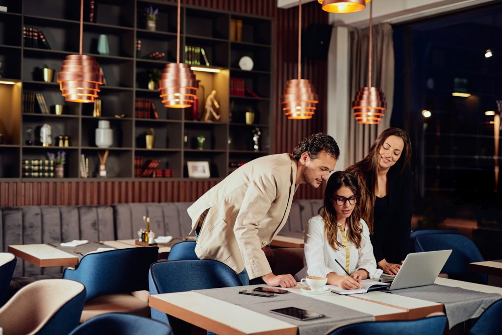 Restaurant Sales Outlook 2026: Stability, Selectivity, and Stronger Operators Shape the Year Ahead | Modern Restaurant Management