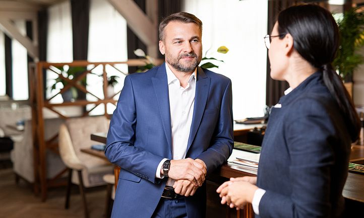 RestaurantRecruiter.com – Own the Domain That Defines the Industry’s Hiring Solution!