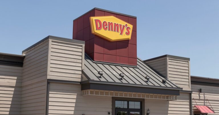 CEO Kelli Valade leaves Denny's for Women's Foodservice Forum