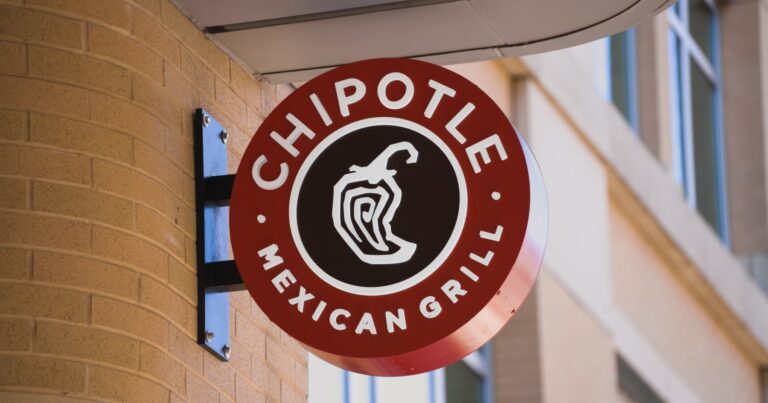 Chipotle works to correct misleading reports about pricing