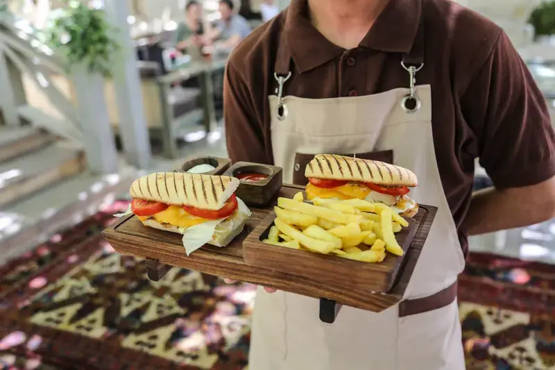 How to Increase Restaurant Foot Traffic (And Actually Keep People Coming Back