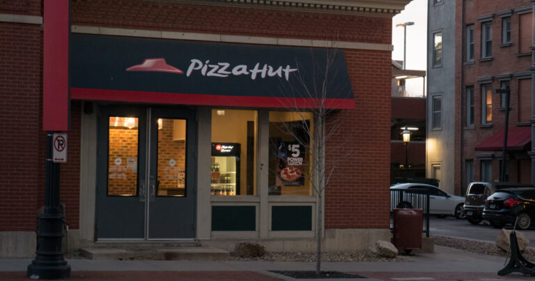 Was Pizza Hut's shift away from full service a mistake? It's complicated