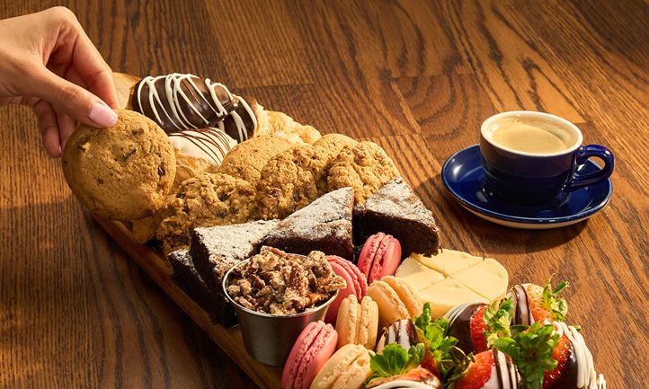 la Madeleine Sweetens Valentine’s Day with New Sweet Bakery Board