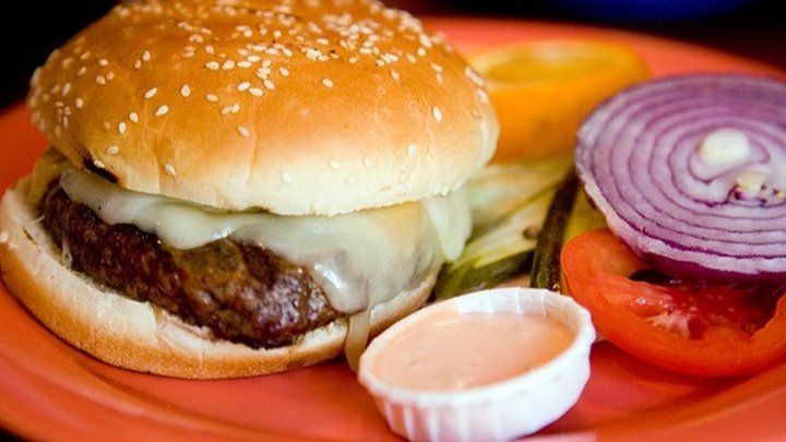 Beef costs jump 32%, burger prices rise 14% since 2023