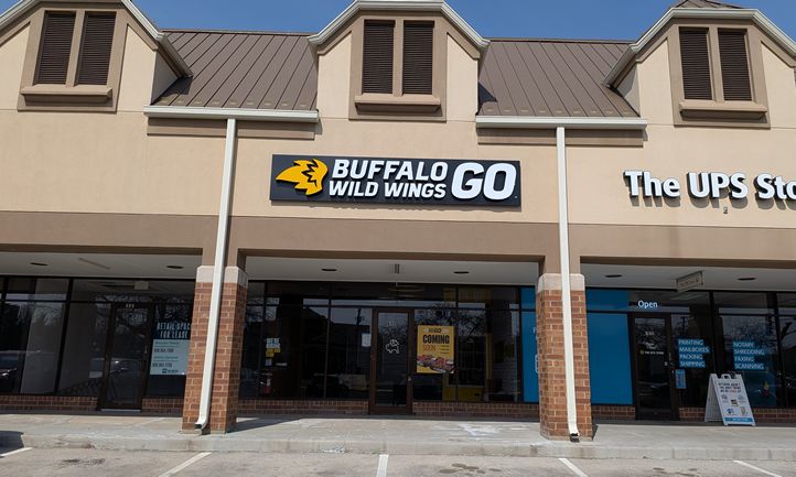 Buffalo Wild Wings GO Opens in Lake Zurich April 2