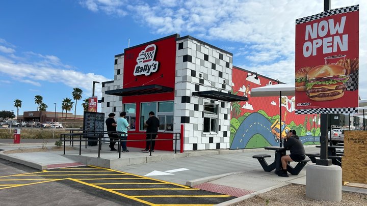 Checkers &amp; Rally's opens restaurant in Tolleson, Arizona
