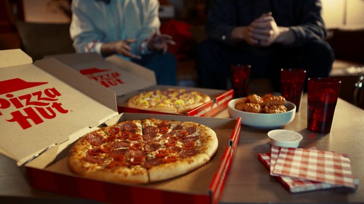Pizza Hut Canada launches hockey podcast
