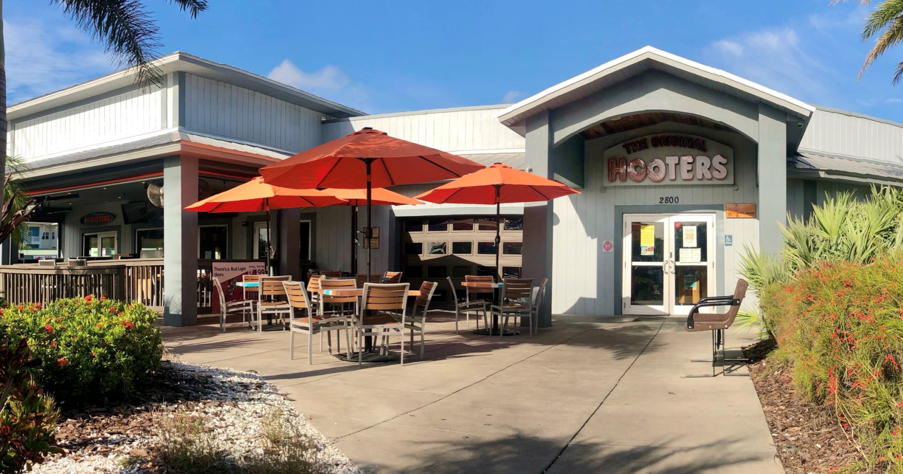 A smaller Hooters starts its comeback from bankruptcy