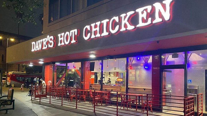 Dave’s Hot Chicken fires up expansion with 8 openings