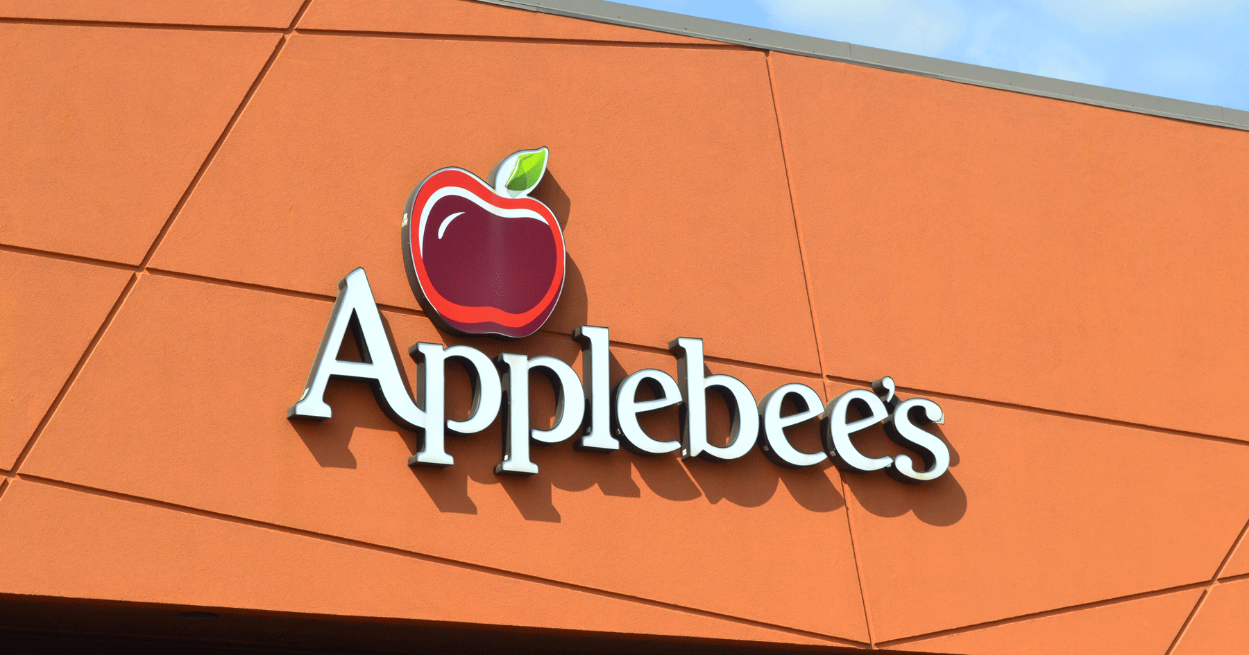 Applebee's sues franchisee over Logan’s Roadhouse acquisition