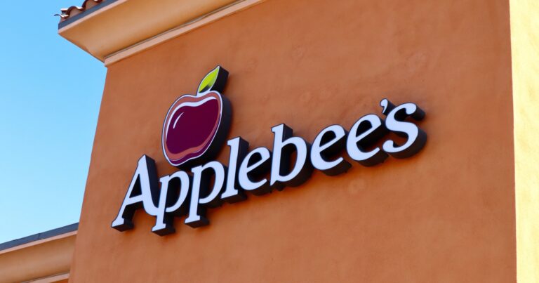 Applebee's wants managers spending more time in the dining room