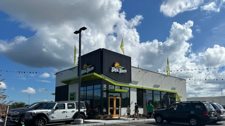 Del Taco launches nationwide value menu with items starting at $1