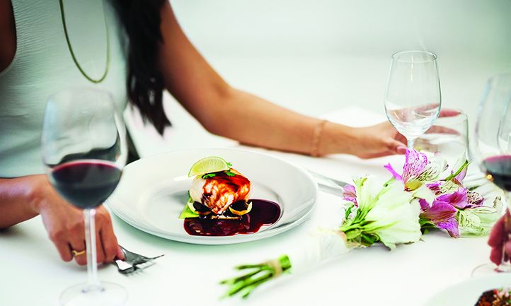 May Restaurant Deals for Mother’s Day, Memorial Day, National Hamburger Day, and More!