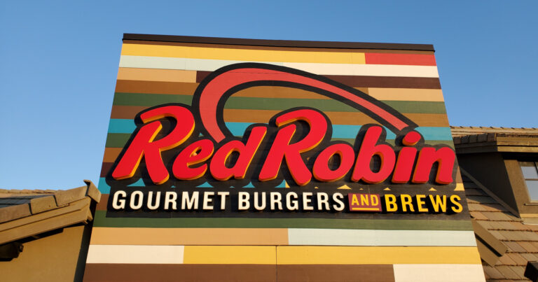 Red Robin reports better profits, and thanks ChatGPT