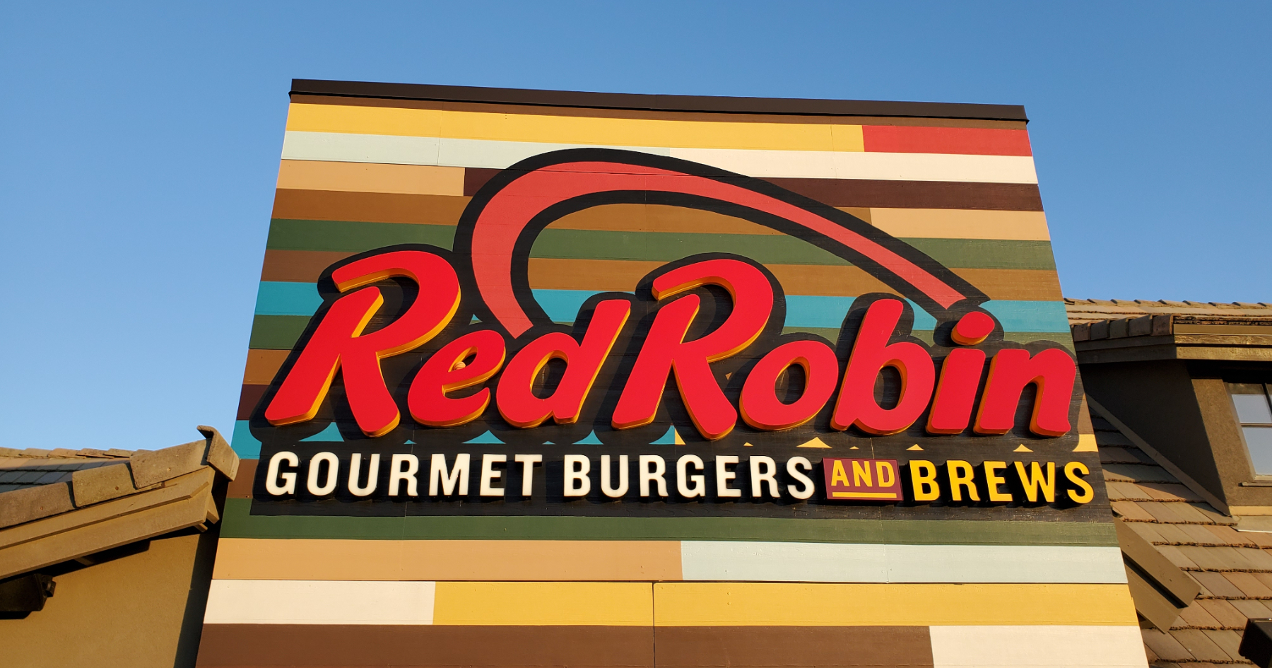 Red Robin reports better profits, and thanks ChatGPT