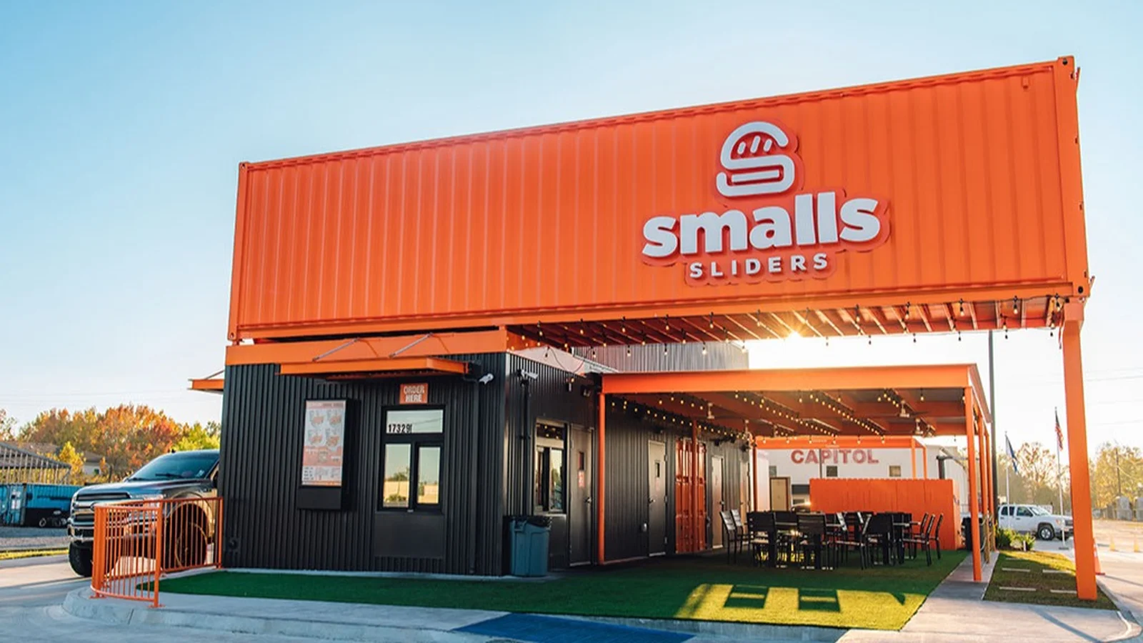 Smalls Sliders celebrates first Ohio opening