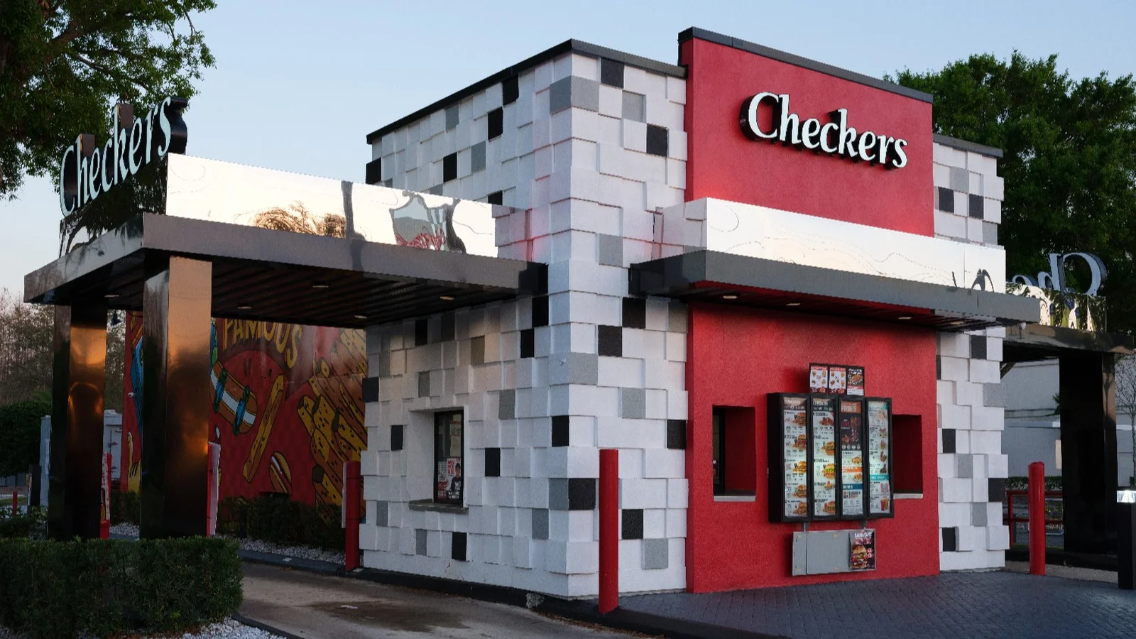 Checkers &amp; Rally's opens restaurant in Louisa, Virginia