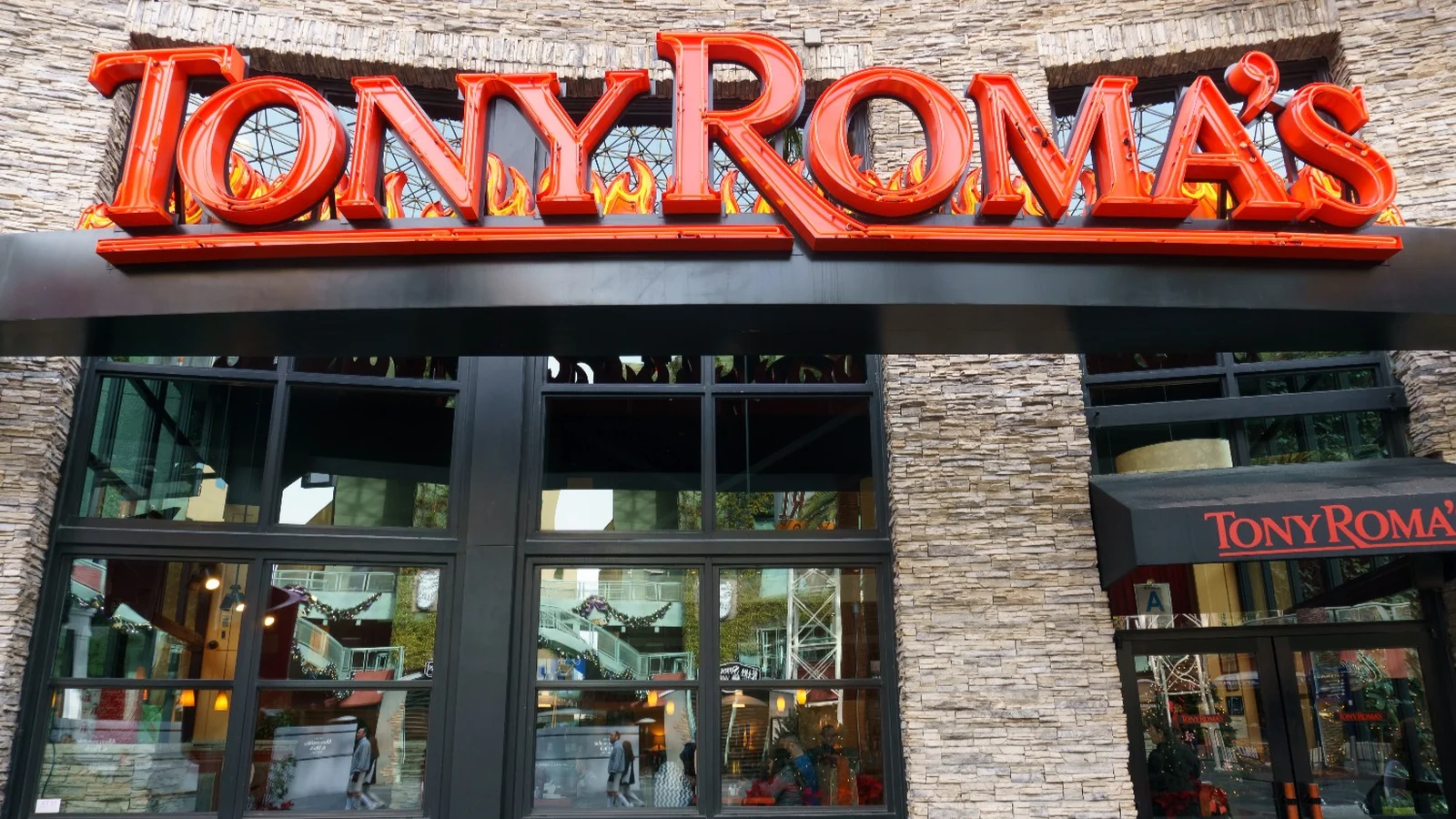 How Tony Roma's is using fast-casual strategies to reinvent itself