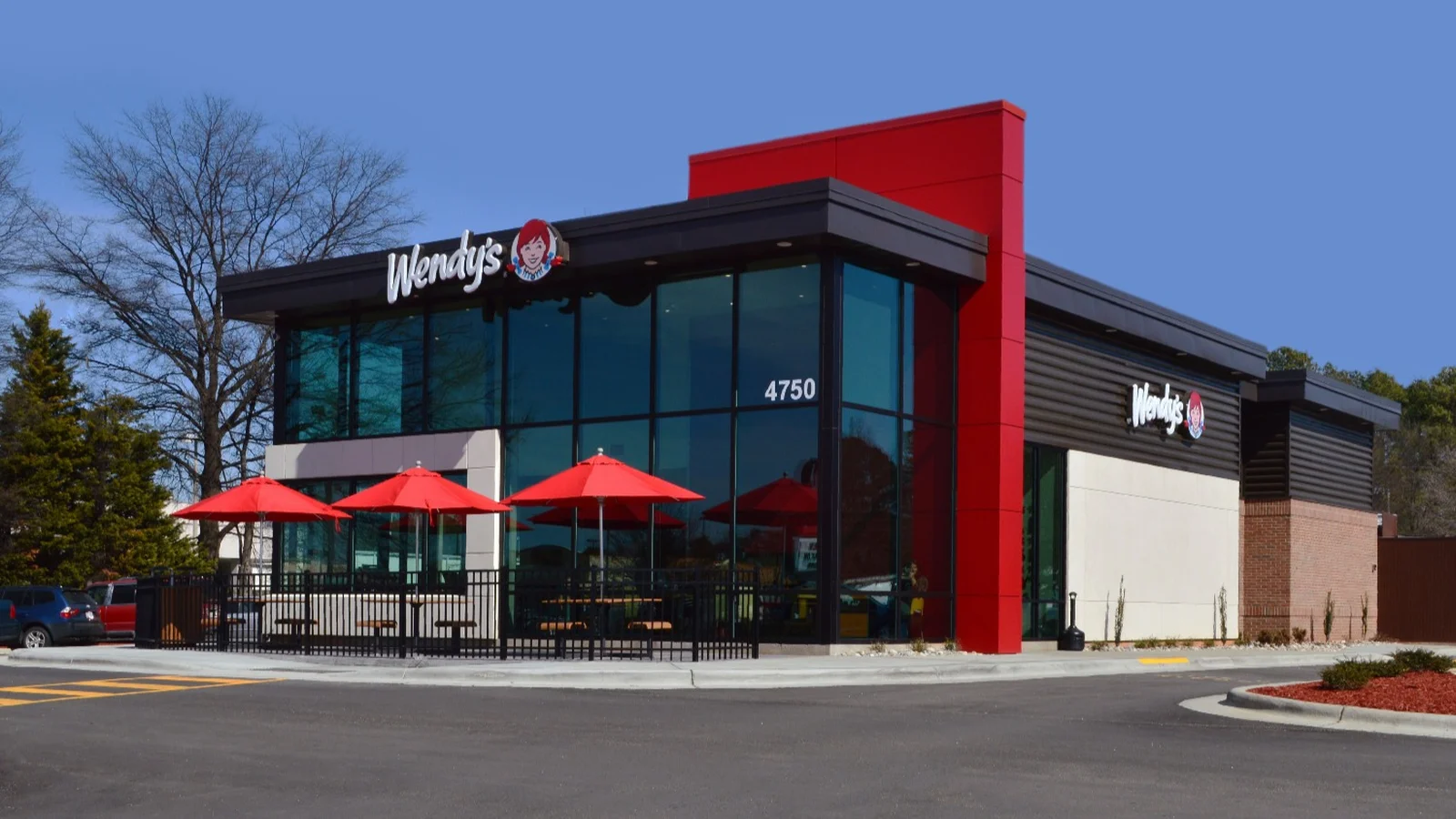 Wendy’s reports comp declines; remains focused on turnaround