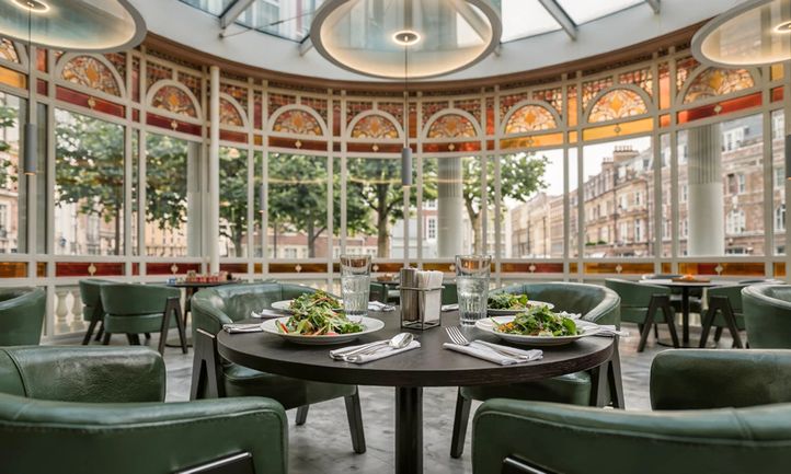 How Restaurants Can Avoid Large Expenses and Survive the Slowdown With Minimum Commercial Furniture Investment