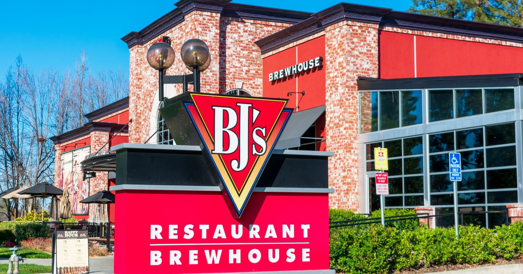 Restaurant sales are rising, but not at fast-food restaurants